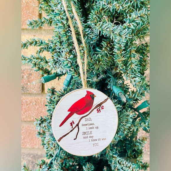 *Dad Round Cardinal Ornament - Picture 6 of 11